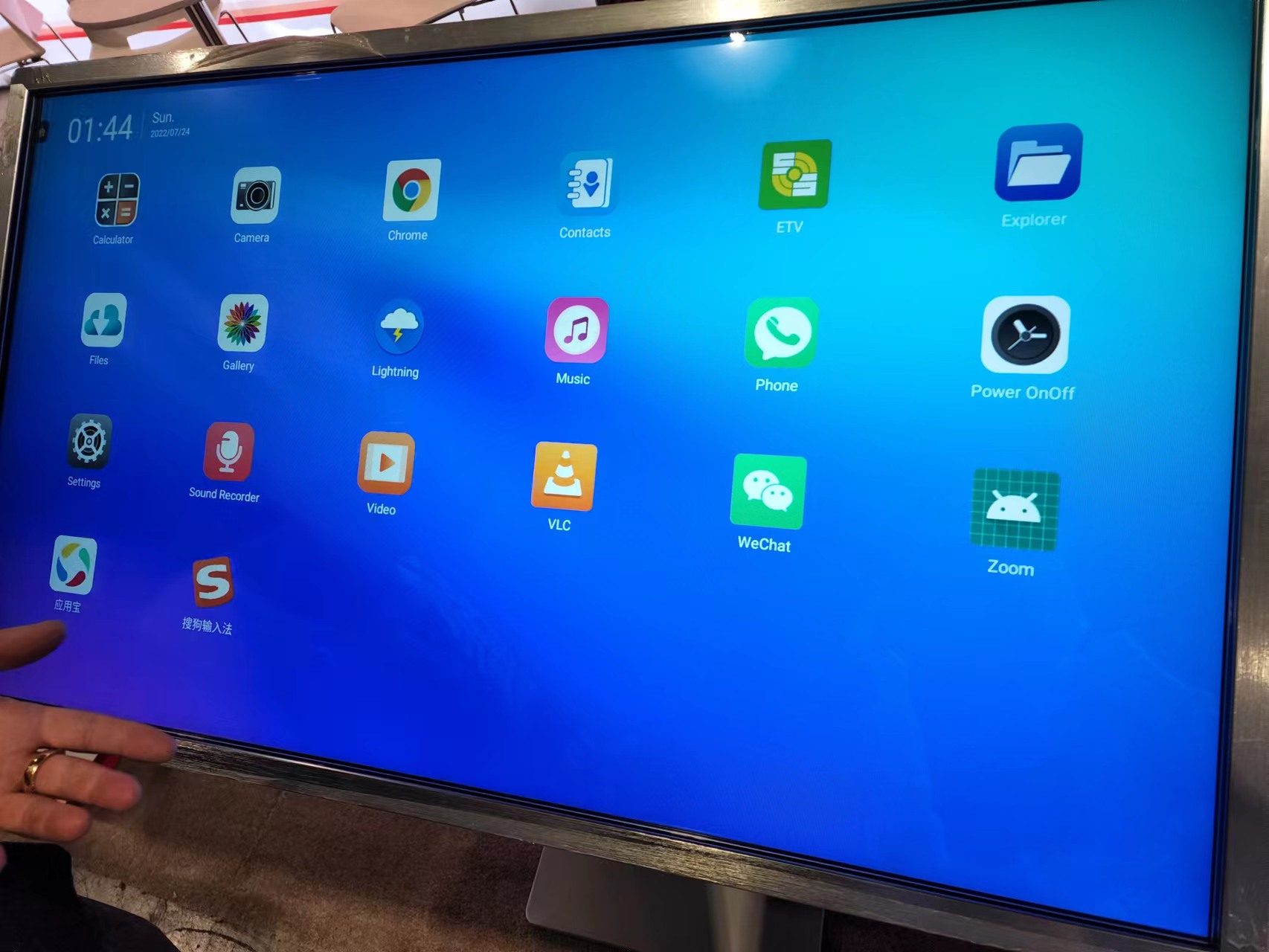 L-01-touch - View 3